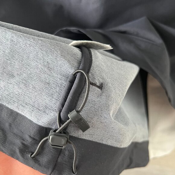 **BRAND NEW** On Running Court Track Jacket - Picture 7 of 8